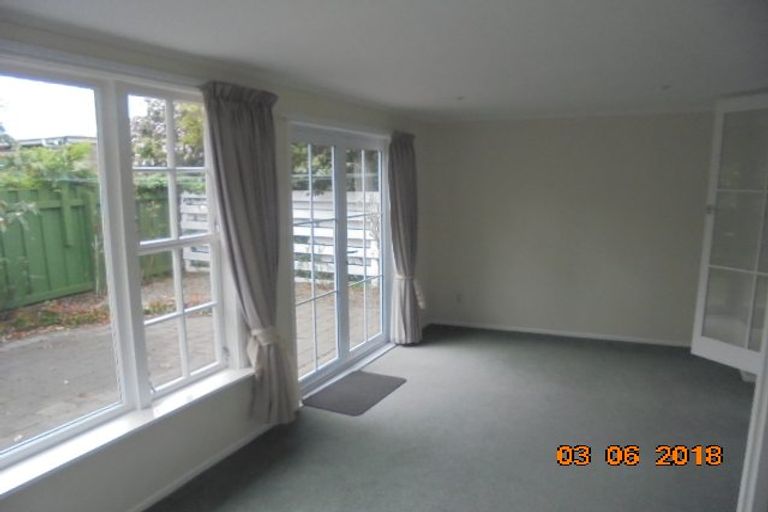 Photo of property in 16 Churton Drive, Churton Park, Wellington, 6037