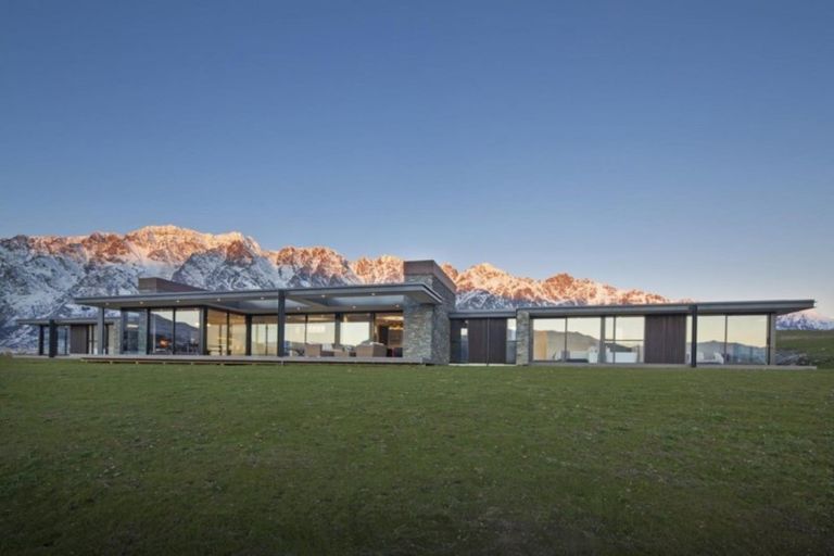 Photo of property in 5 Refuge Lane, Jacks Point, Queenstown, 9371