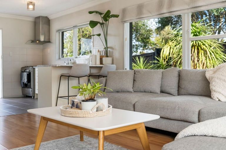 Photo of property in 1/1 Broadview Place, Howick, Auckland, 2014
