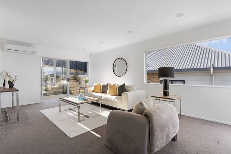 Photo of property in 2/9 Colmar Road, Mellons Bay, Auckland, 2014
