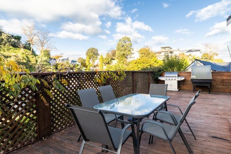 Photo of property in 32 Milton Road, Bluff Hill, Napier, 4110