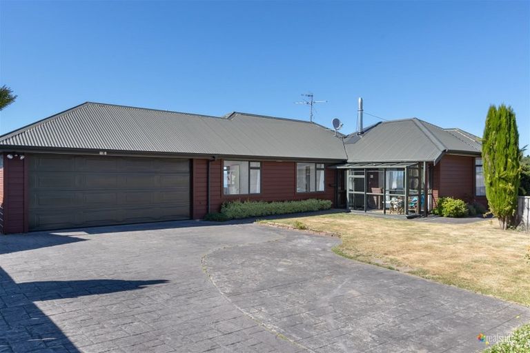Photo of property in 12a Pekanga Road, Normandale, Lower Hutt, 5010