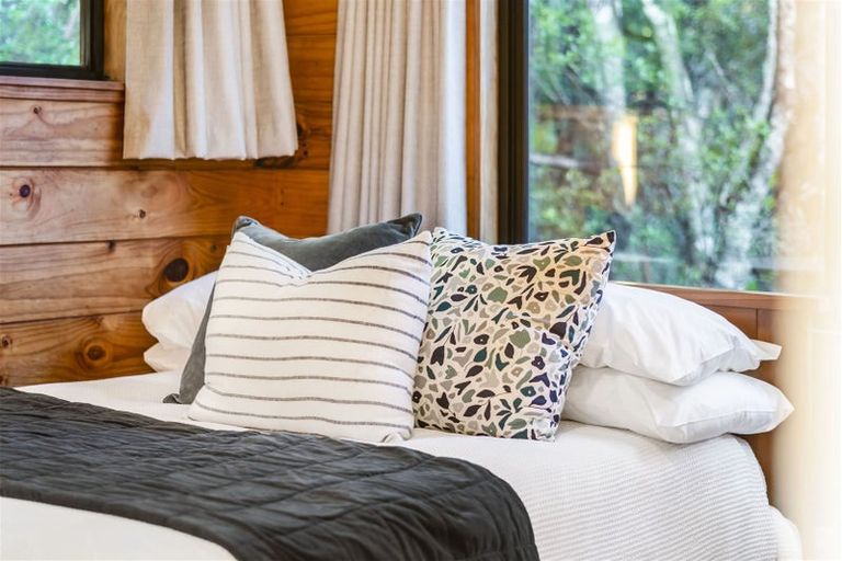 Photo of property in 87 Bethells Road, Waitakere, Henderson, 0782