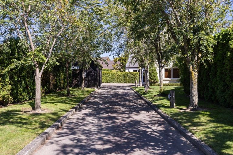 Photo of property in 33 Royal Oak Drive, Kelvin Grove, Palmerston North, 4414