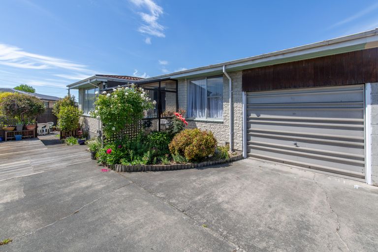 Photo of property in 2/264 Main North Road, Redwood, Christchurch, 8051