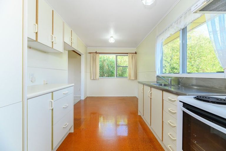 Photo of property in 92 Colwill Road, Massey, Auckland, 0614