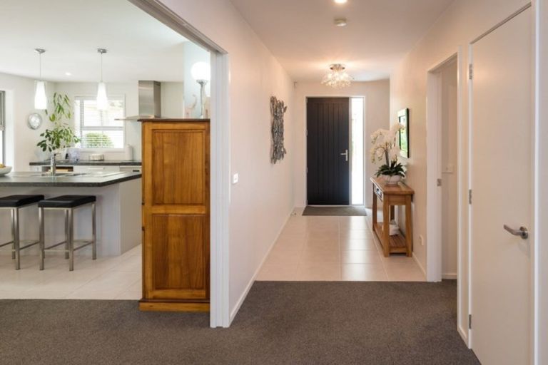 Photo of property in 88 Milton Terrace, Picton, 7220