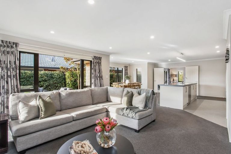 Photo of property in 16 Prebblewood Drive, Prebbleton, 7604