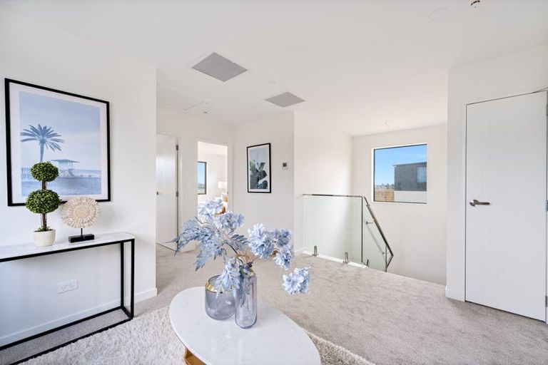 Photo of property in 35 Taipahitini Road, Rosehill, 2113