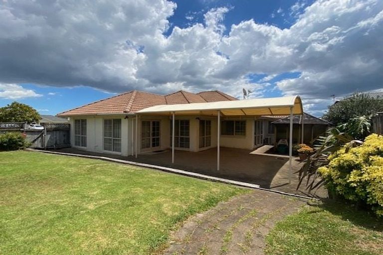 Photo of property in 14 Tolben Place, Golflands, Auckland, 2013