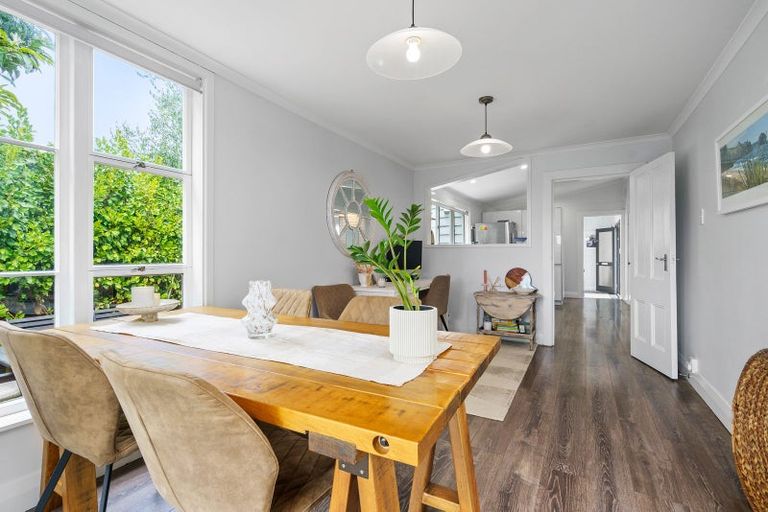 Photo of property in 92 Williams Street, Cambridge, 3434