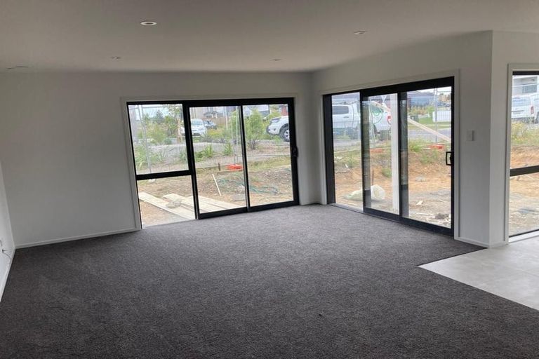 Photo of property in 2/60 Hayfield Way, Karaka, Papakura, 2580