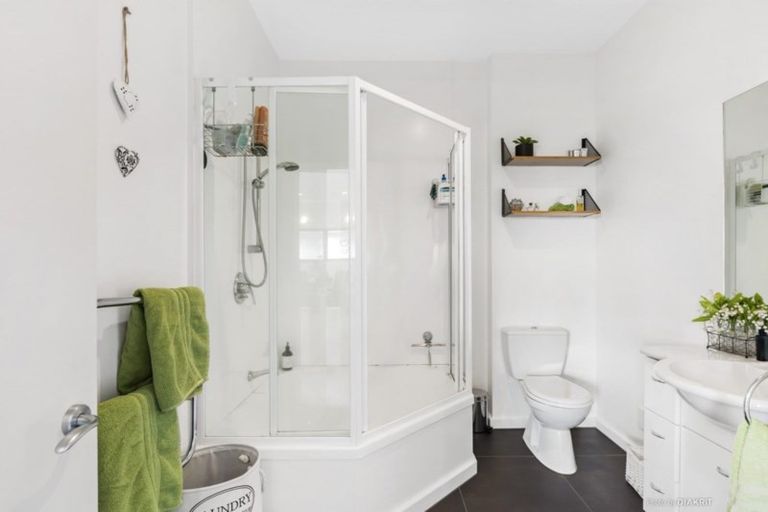 Photo of property in Stadium Garden Flats, 411/107 Thorndon Quay, Pipitea, Wellington, 6011