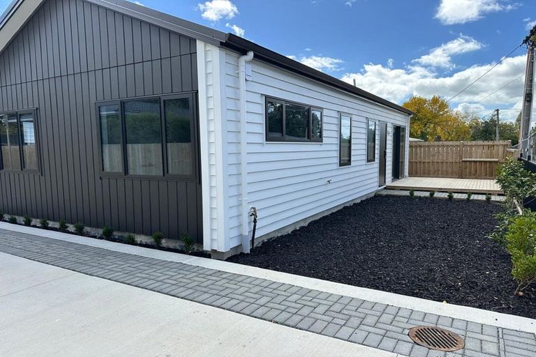 Photo of property in 62a Woodside Road, Massey, Auckland, 0614