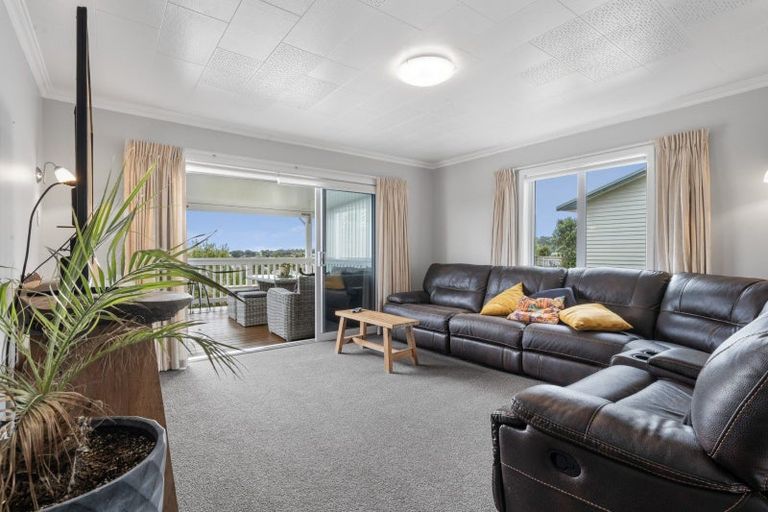 Photo of property in 11 Mount View Place, Spotswood, New Plymouth, 4310
