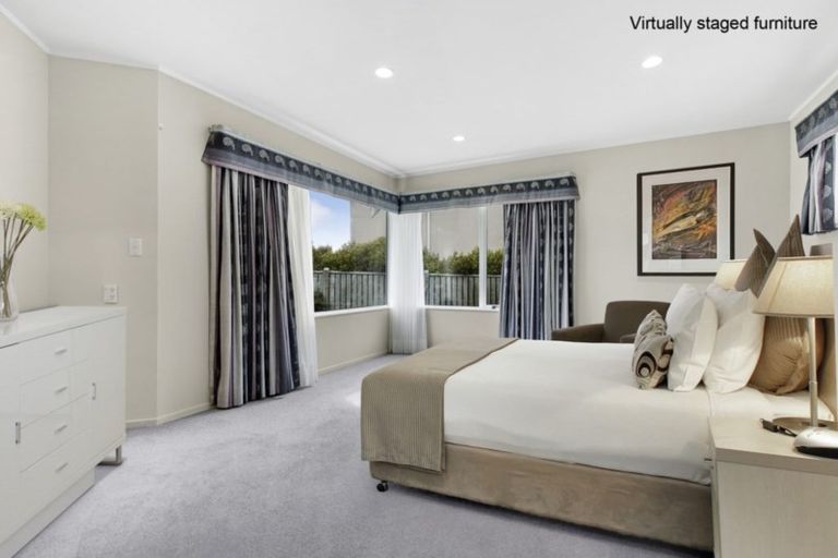 Photo of property in 32 Ashton Fitchett Drive, Brooklyn, Wellington, 6021