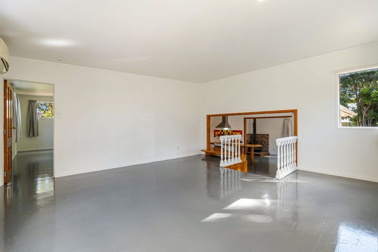 Photo of property in 23 Red Hills Road, Massey, Auckland, 0614