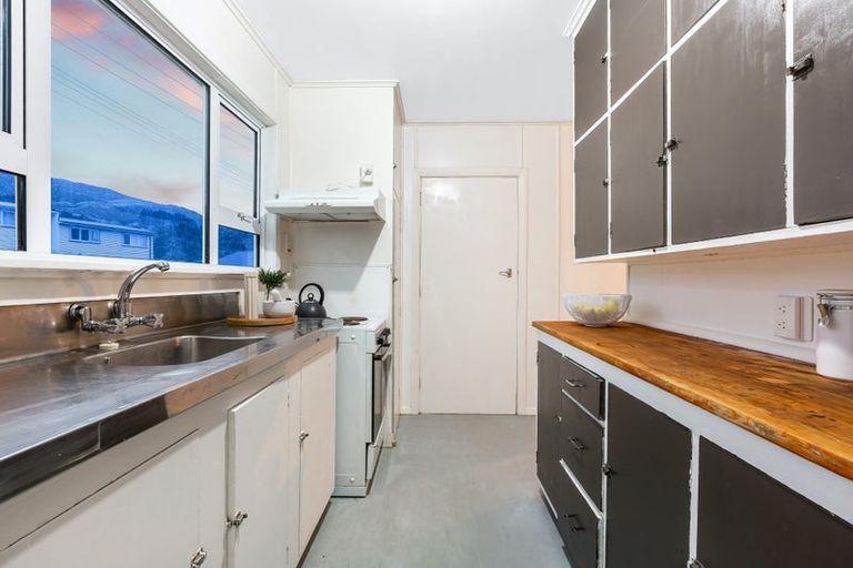 Photo of property in 25 Bell Street, Tawa, Wellington, 5028