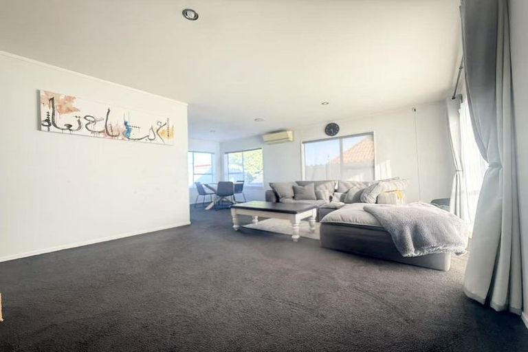 Photo of property in 1/203 Burswood Drive, Burswood, Auckland, 2013