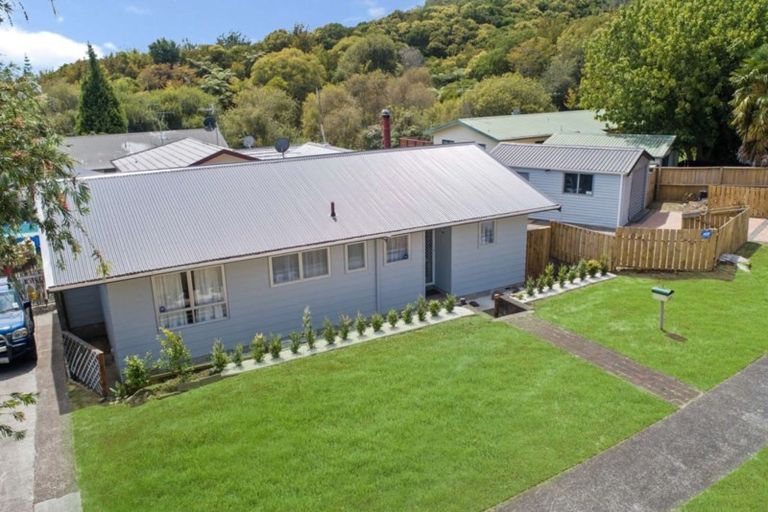 Photo of property in 28 Dingadee Street, Welcome Bay, Tauranga, 3112