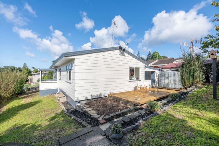 Photo of property in 43 Aldern Road, Massey, Auckland, 0614