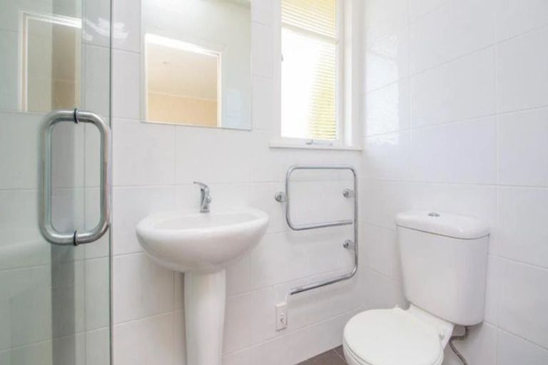 Photo of property in 11 Hartley Place, Awapuni, Palmerston North, 4412