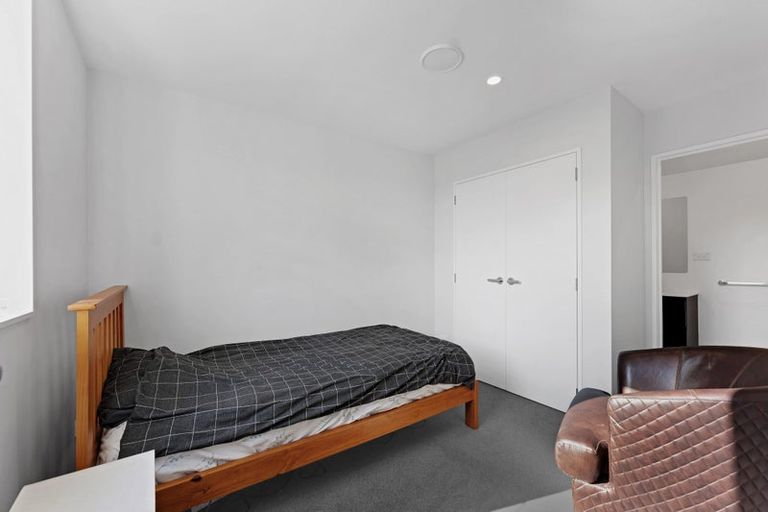 Photo of property in 2/119 Bruce Mclaren Road, Henderson, Auckland, 0612