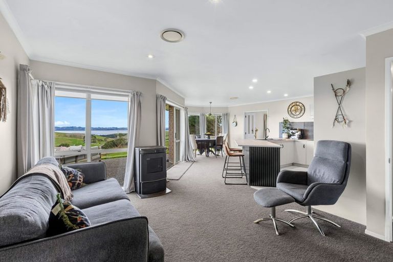 Photo of property in 215 Oyster Point Road, Kaukapakapa, Warkworth, 0984