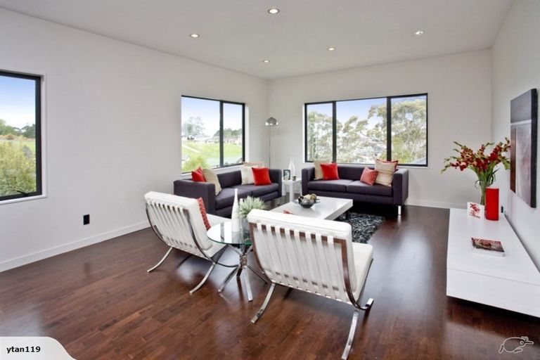Photo of property in 10 Namsan Close, Fairview Heights, Auckland, 0632