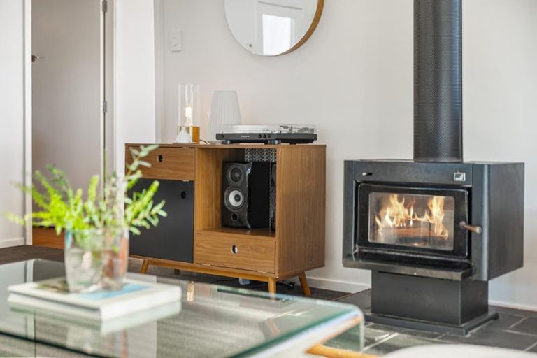 Photo of property in 37 Waimumu Road, Massey, Auckland, 0614