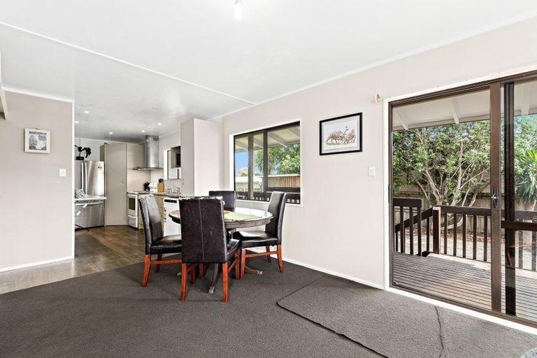 Photo of property in 6 Te Moau Avenue, Parakai, 0830