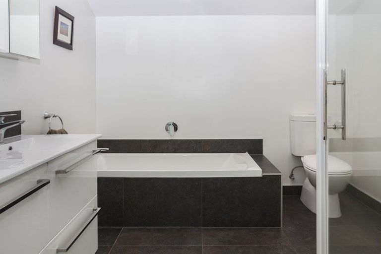 Photo of property in 42a Chateau Drive, Burnside, Christchurch, 8053