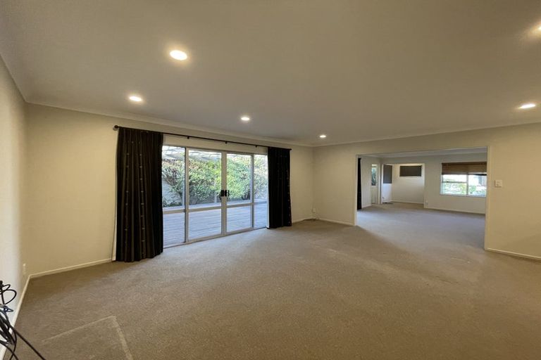 Photo of property in 9 Quibray Place, Botany Downs, Auckland, 2010