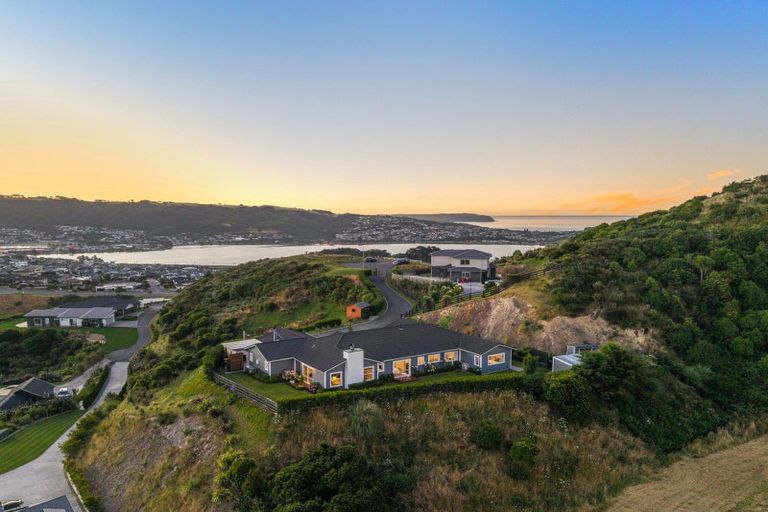 Photo of property in 9 Baxters Rise, Aotea, Porirua, 5024