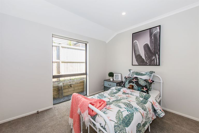 Photo of property in 73 Madison Terrace, Silverdale, 0932