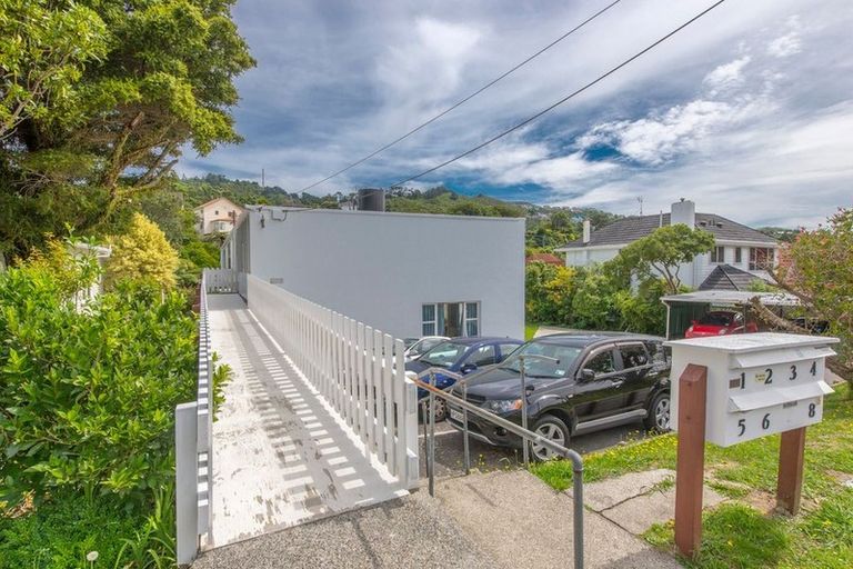 Photo of property in 2/18 Agra Crescent, Khandallah, Wellington, 6035