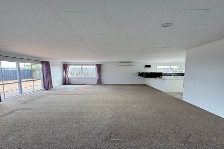 Photo of property in 31 Barbados Drive, Unsworth Heights, Auckland, 0632