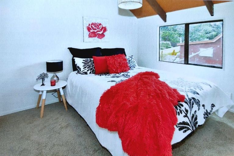 Photo of property in 2/29 Kemp Road, Massey, Auckland, 0614