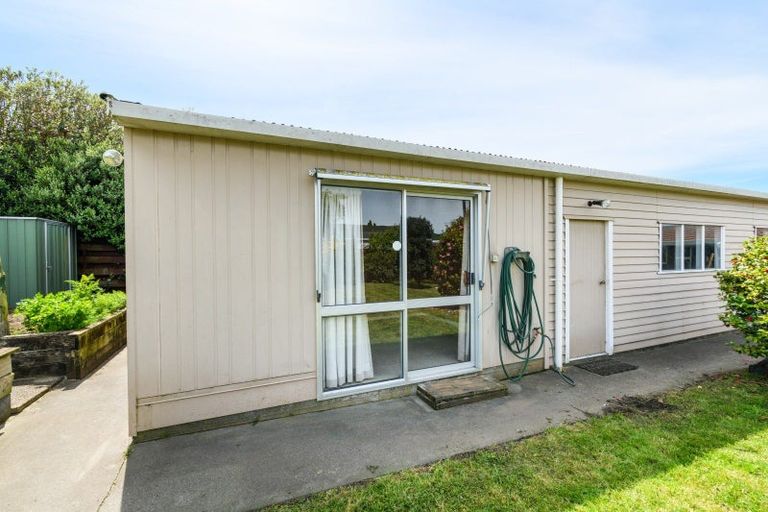 Photo of property in 32 Cedar Crescent, Feilding, 4702