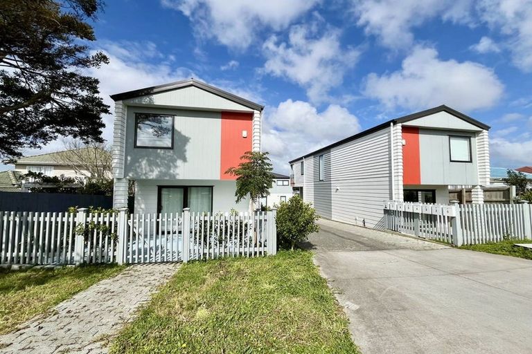 Photo of property in 1/98 Lincoln Park Avenue, Massey, Auckland, 0614