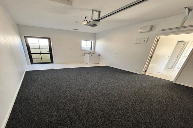 Photo of property in 10 Poutawa Lane, Clarks Beach, 2122