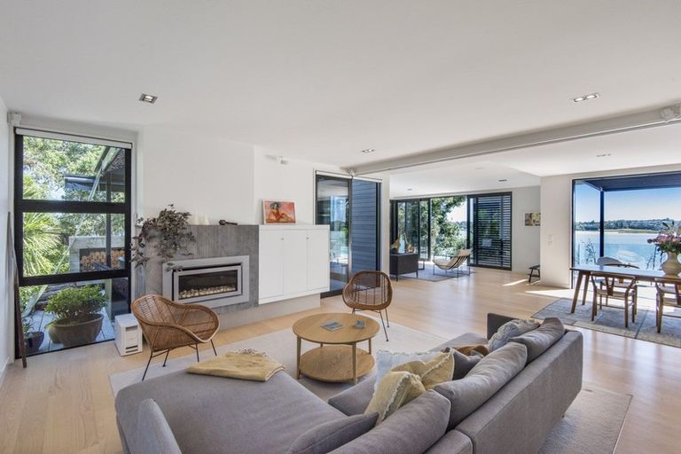 Photo of property in 10a First Avenue, Stanley Point, Auckland, 0624