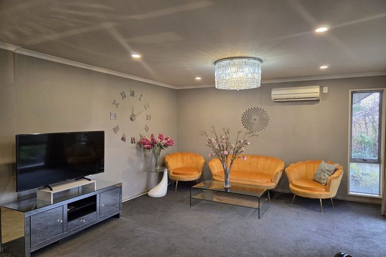 Photo of property in 219b Main North Road, Redwood, Christchurch, 8051