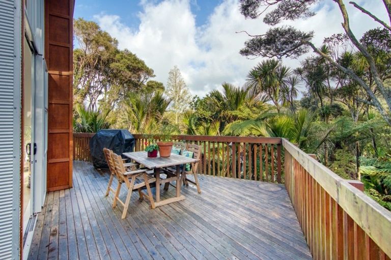 Photo of property in 39 Warner Park Avenue, Laingholm, Auckland, 0604