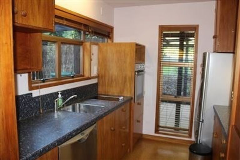 Photo of property in 21 Kakariki Grove, Waikanae, 5036