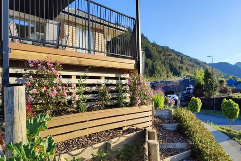 Photo of property in 2 Pukeko Place, Picton, 7220