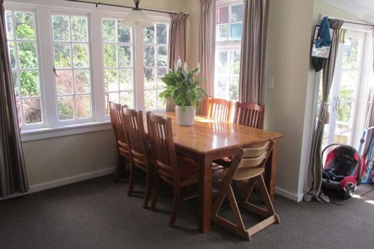 Photo of property in 62 Wyndham Road, Pinehaven, Upper Hutt, 5019