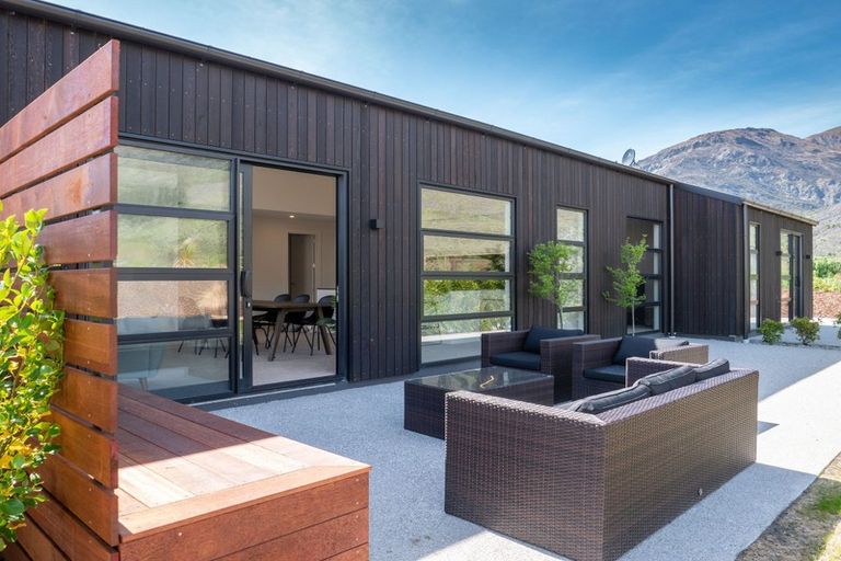 Photo of property in 35 Alps View Place, Lake Hayes, Queenstown, 9304