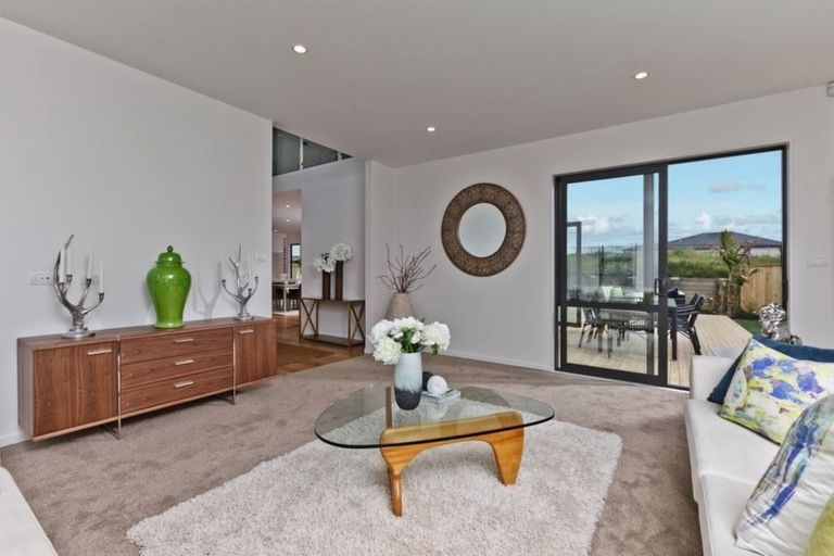 Photo of property in 18 Spyglass Street, Red Beach, 0932