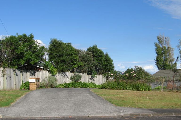 Photo of property in 4a Lantana Road, Green Bay, Auckland, 0604